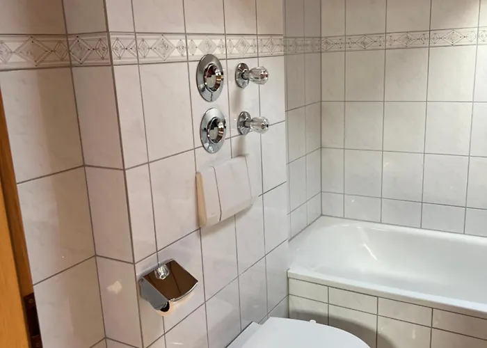 Gemuetliche Dachgeschosswohnung Mit Balkon *