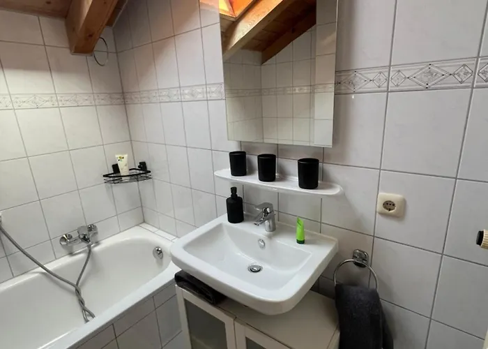 Apartment Gemuetliche Dachgeschosswohnung Mit Balkon *