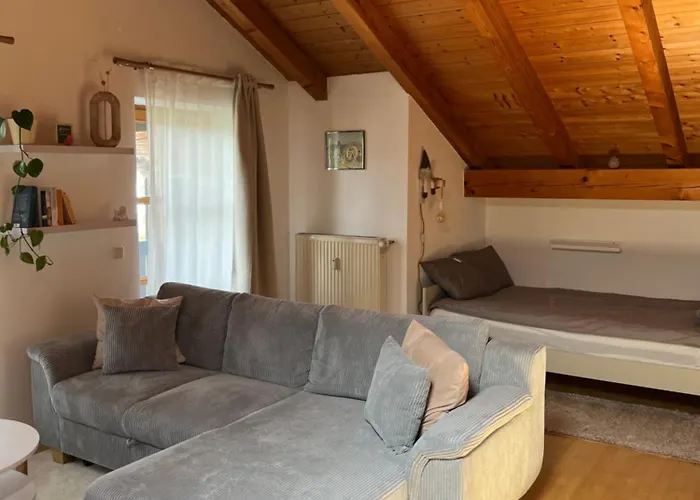 Gemuetliche Dachgeschosswohnung Mit Balkon