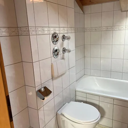 Gemütliche Dachgeschosswohnung Mit Balkon *